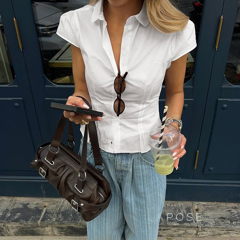 Effortlessly Elegant Blouse with a Timeless Design