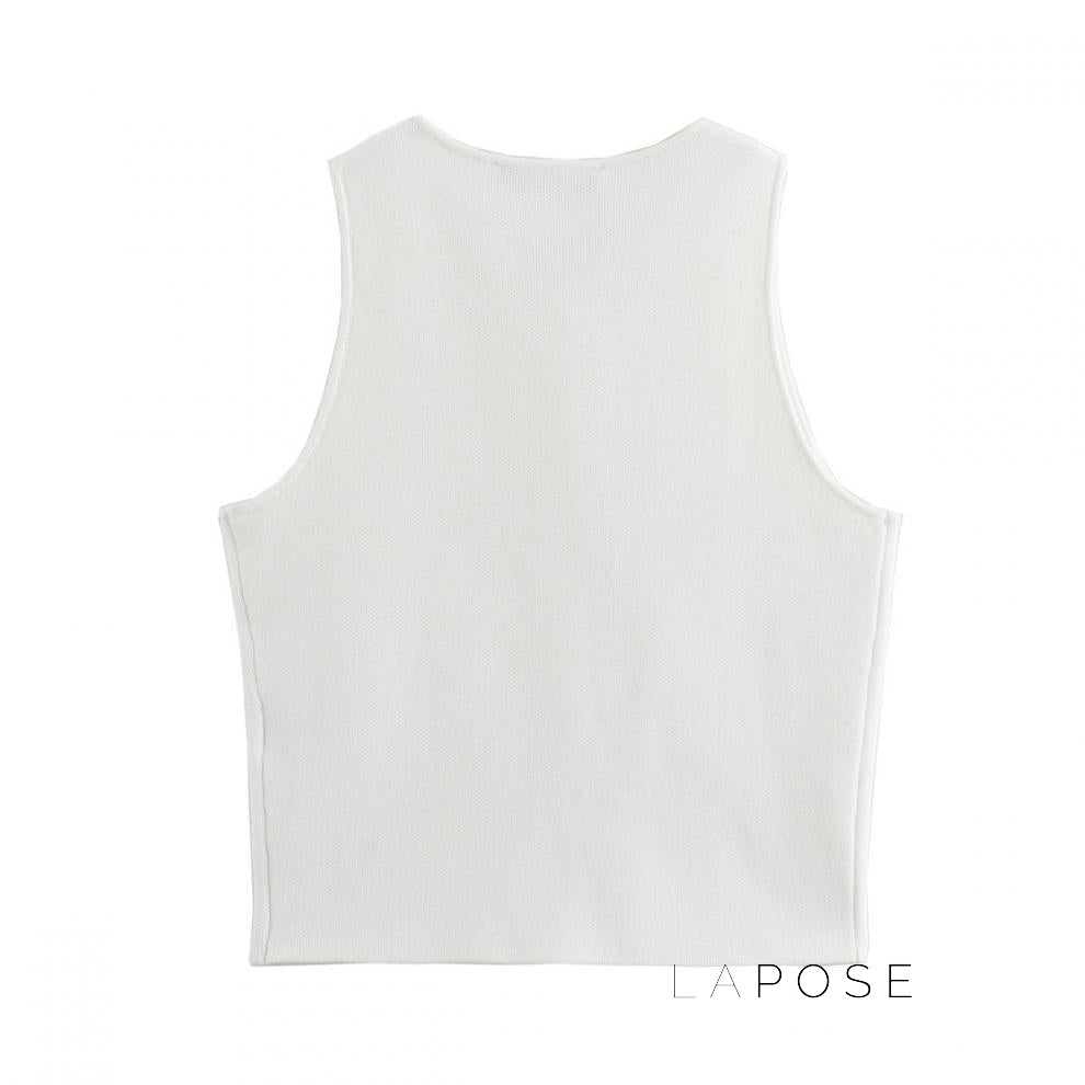 Effortlessly Elegant Garment with a Timeless Design