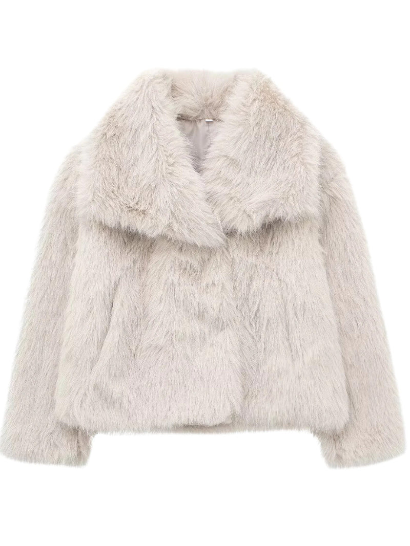 Beautifully Finished Coat in a Timeless Design