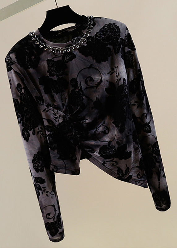 Well Tailored Sweater with a Graceful Silhouette