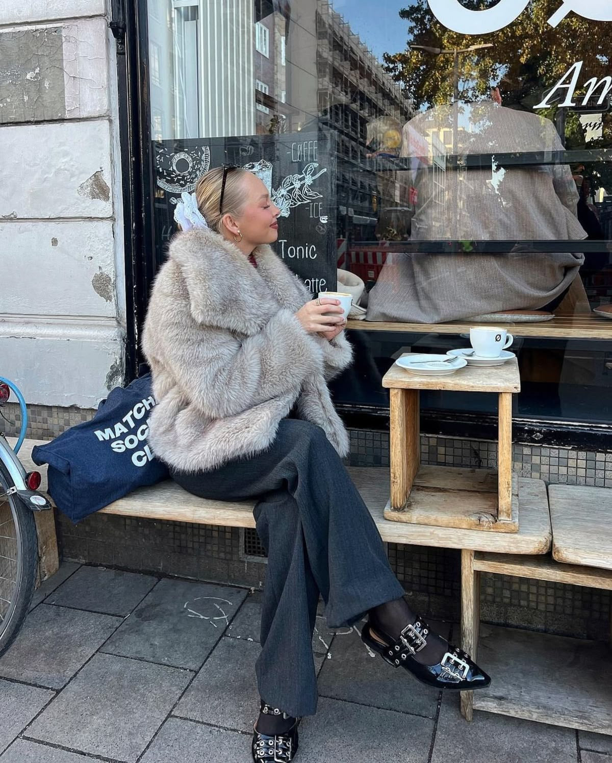Effortlessly Elegant Jacket with a Timeless Design