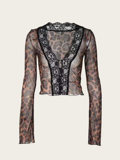 Effortlessly Elegant Top with a Timeless Design
