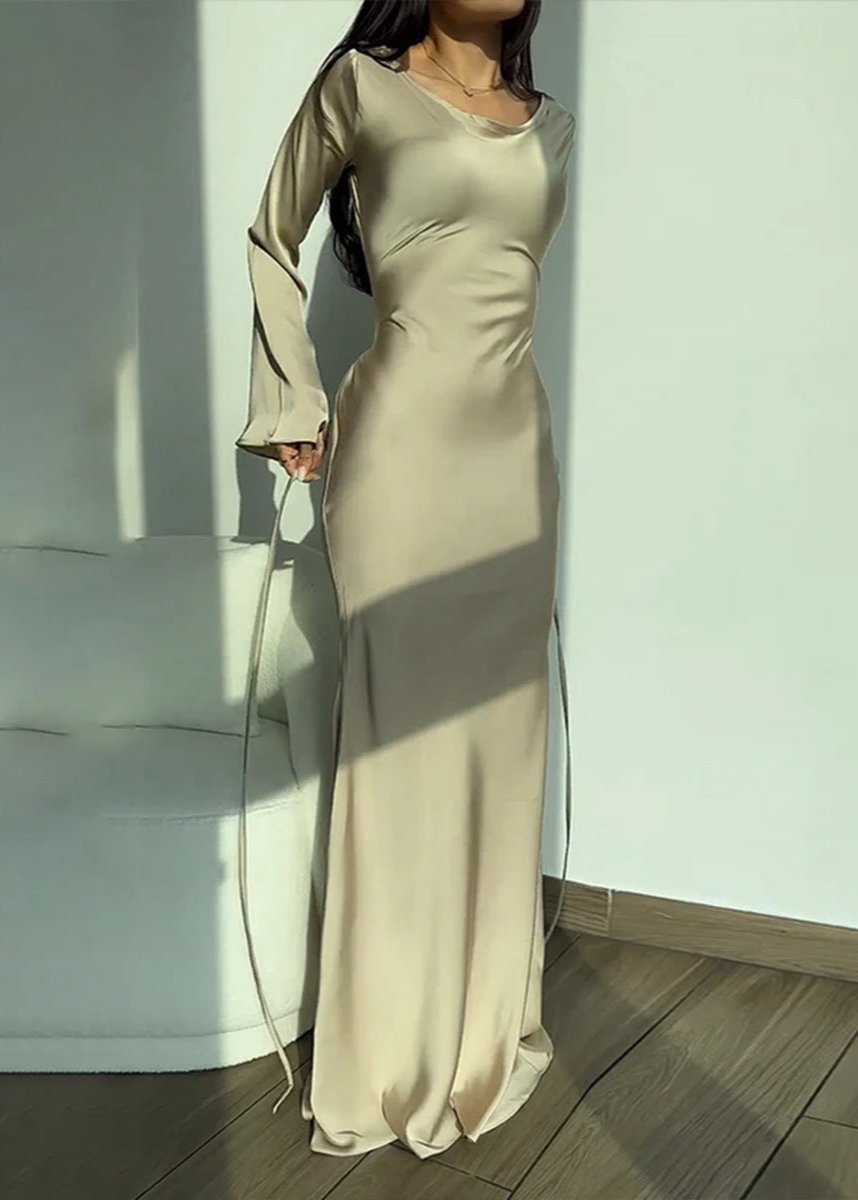 Beautifully Finished Dress in a Timeless Design
