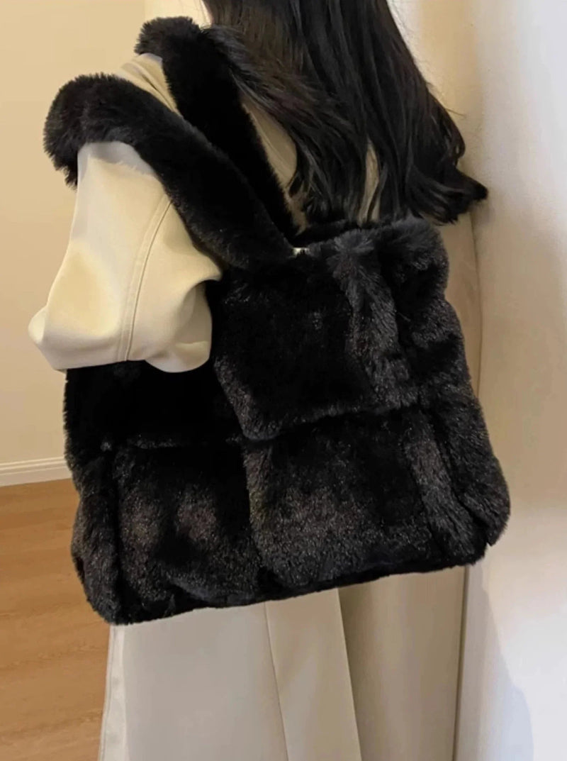 Polished Bag with an Effortless Classic Look