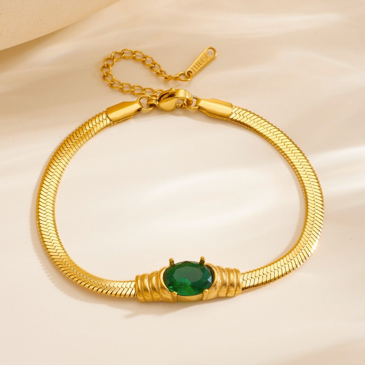 Classic Emerald Gold Bracelet
