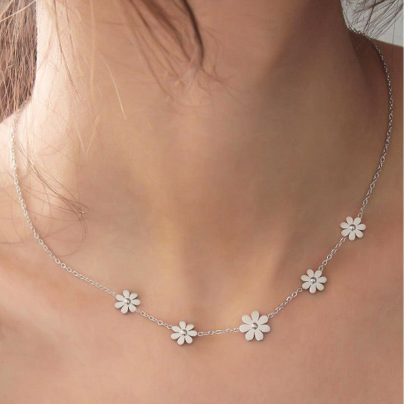 Delicate Daisy Necklace