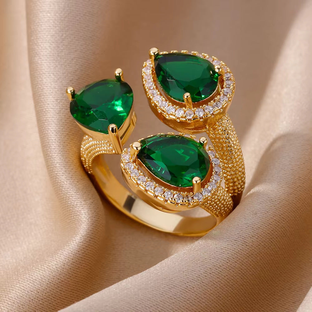 Elegant Emerald Gold Ring