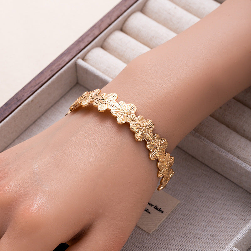 Elegant Flower Bracelet