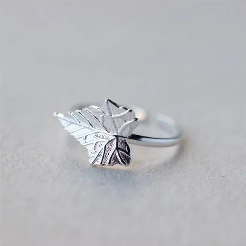 Elegant Maple Leaf Ring