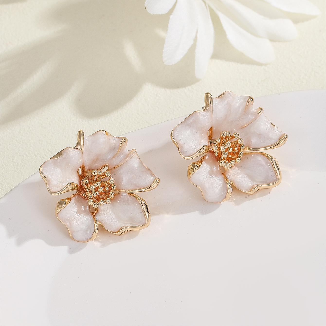 Elegant Pearl Flower Earrings