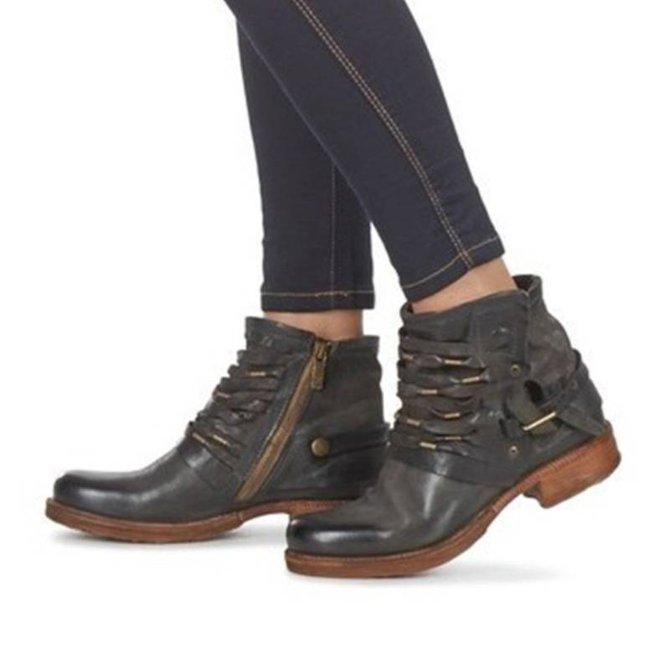 Comfortable and fashionable orthopaedic summer boots