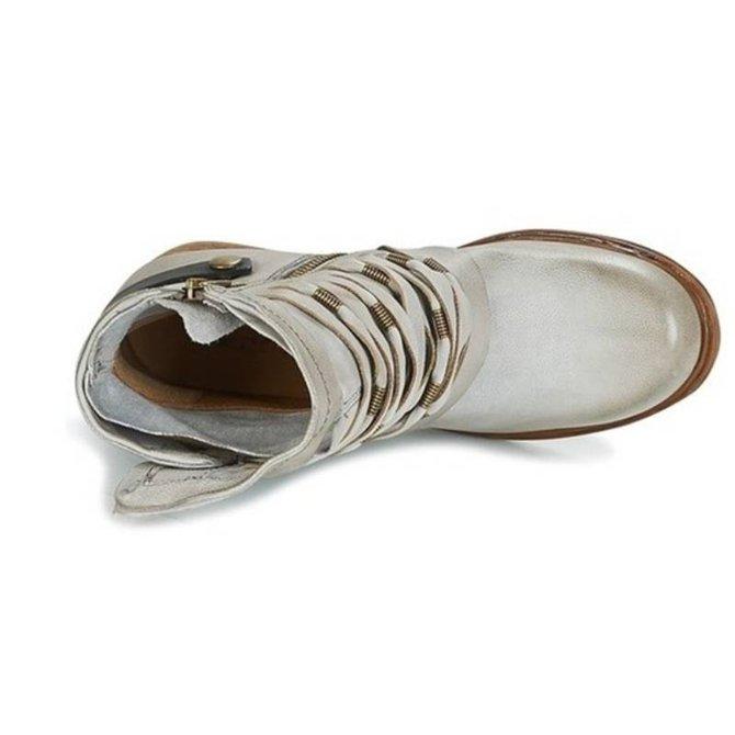 Comfortable and fashionable orthopaedic summer boots