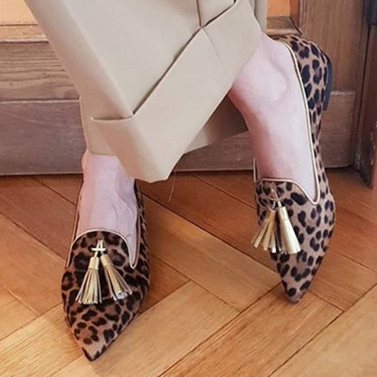 Graceful orthopedic sandals for a modern look
