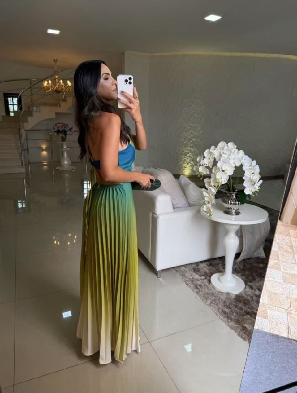 Beautifully Crafted Dress in a Classic Style