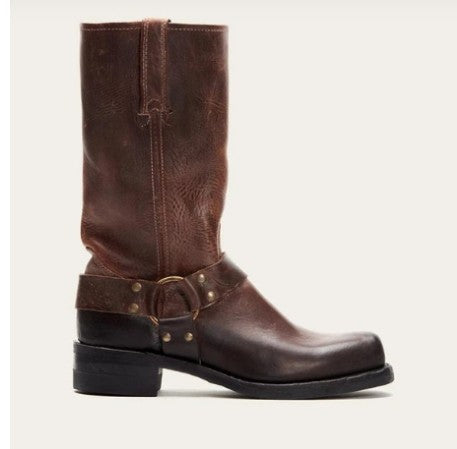 Classic orthopedic boots with a timeless style