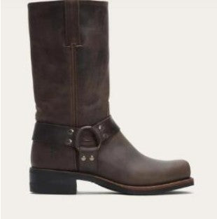 Classic orthopedic boots with a timeless style