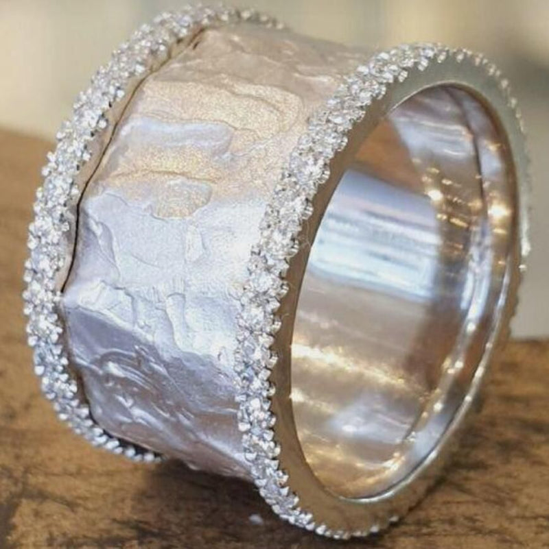 Classic Silver Ring with Timeless Elegance