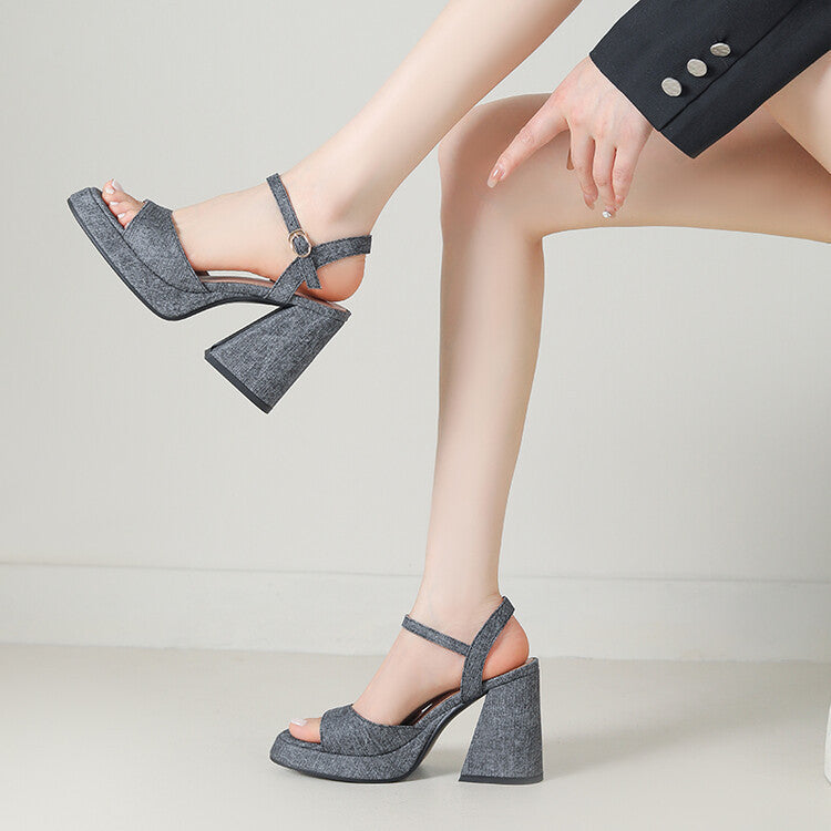 Chic Orthopedic Sandals with a Unique Design