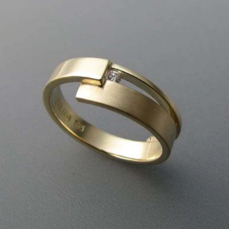 Charming Gold Ring for Any Occasion