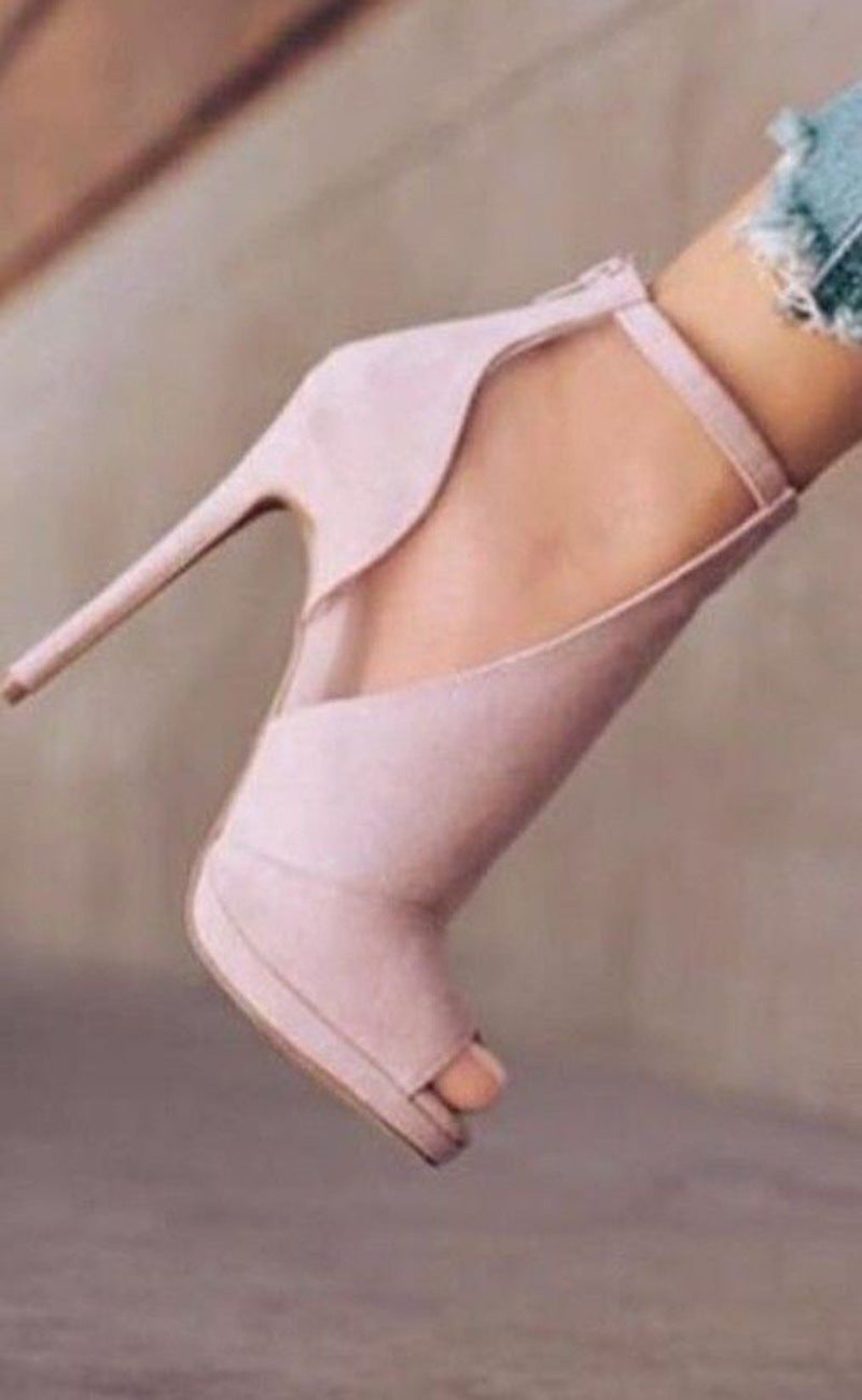 Graceful Orthopedic Sandals for Modern Look