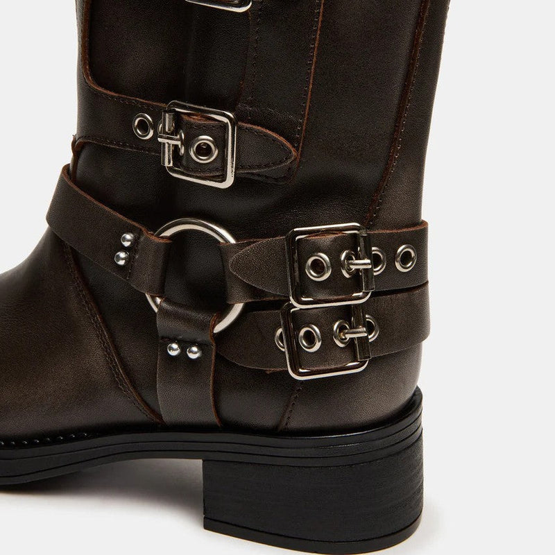 Graceful Orthopedic Boots for Modern Look