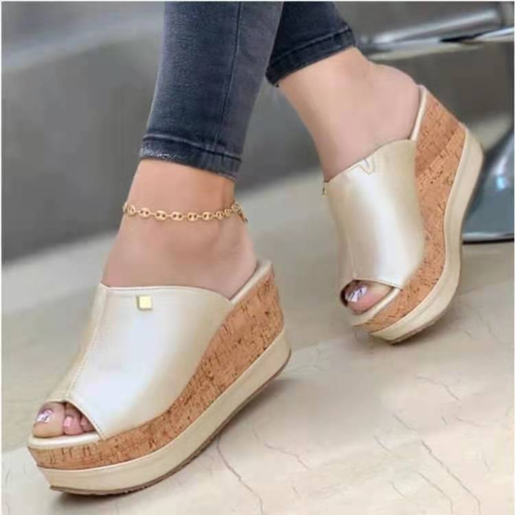 Vintage inspired orthopedic sandal