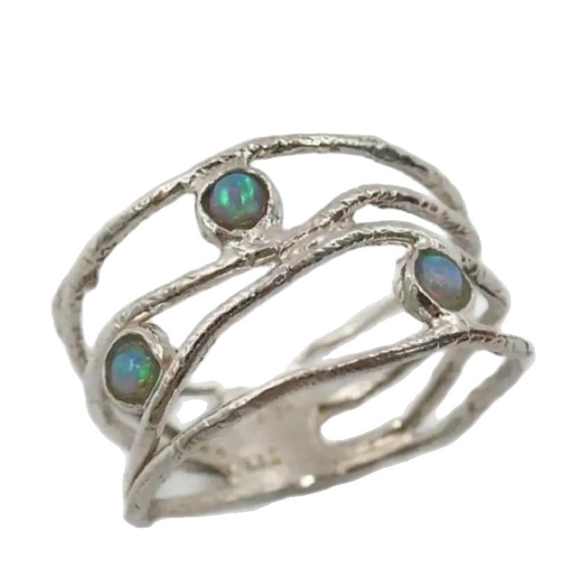 Classic Silver Ring with Timeless Appeal