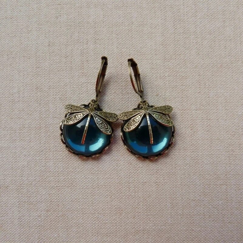 Romantic Gold Earring for Special Moments