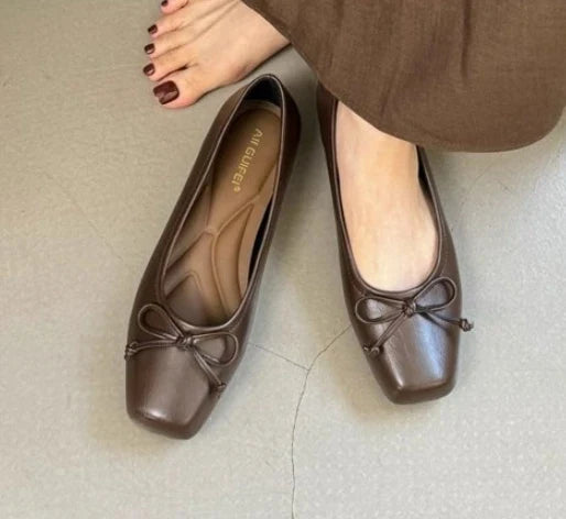 Orthopedic Fashionable and supportive shoes