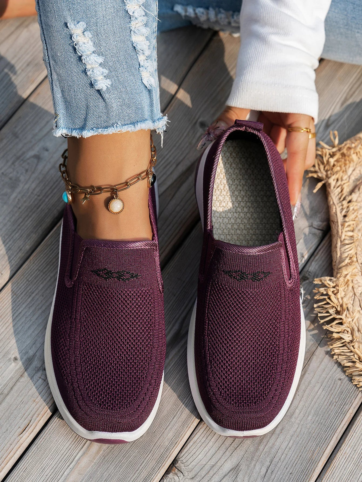 Fashionable and supportive orthopedic shoes