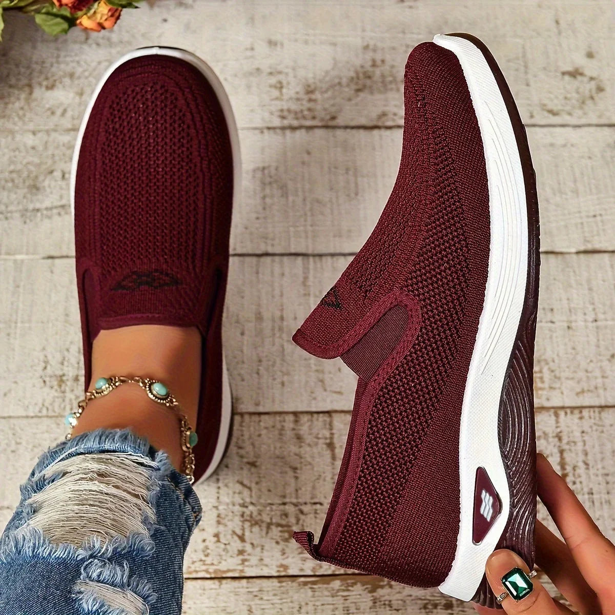 Fashionable and supportive orthopedic shoes