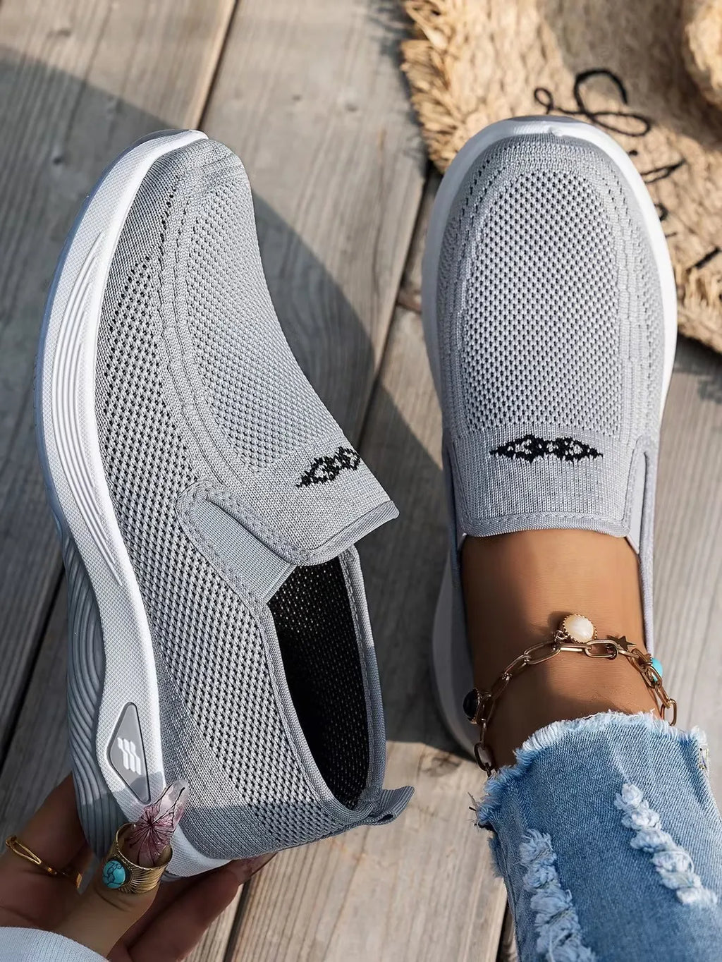 Fashionable and supportive orthopedic shoes