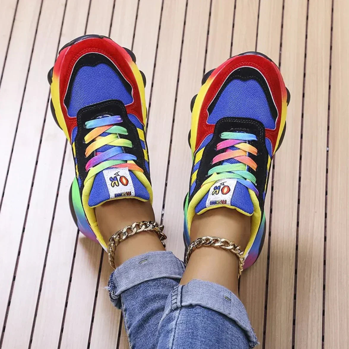 JO | Cheeky and casual sneakers