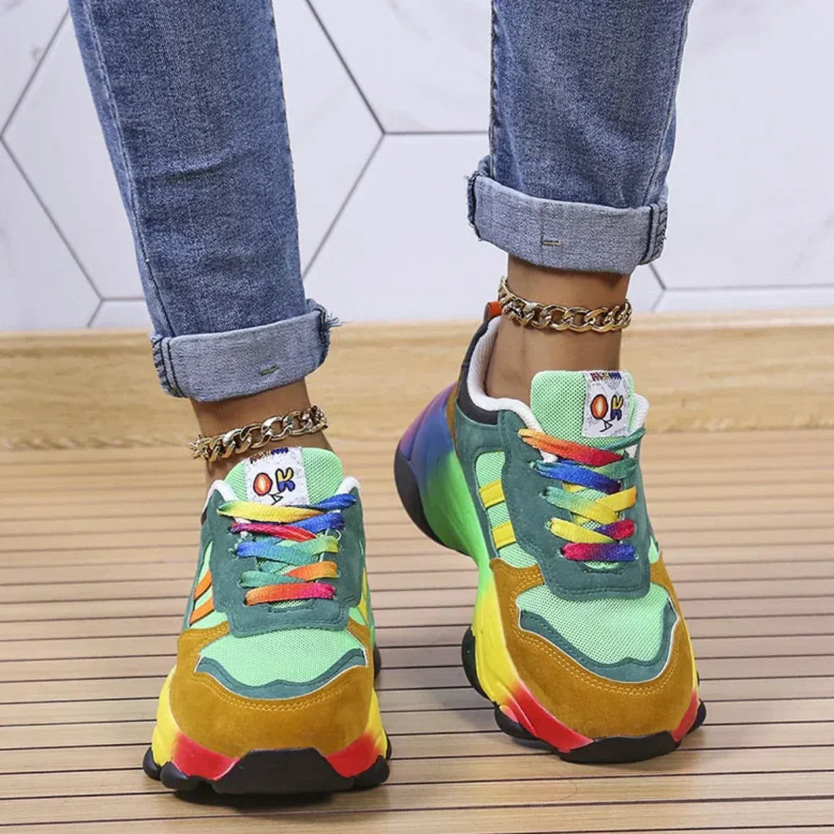 JO | Cheeky and casual sneakers