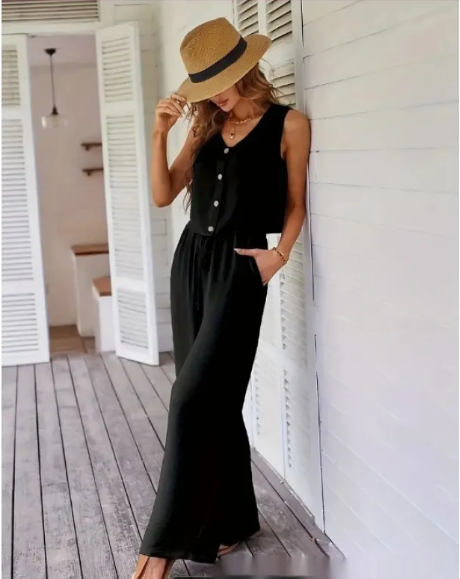Sophisticated Garment with a Clean Classic Look