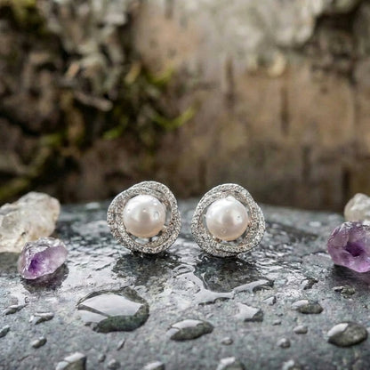 Shiny Spiral Earrings With Elegant Pearls