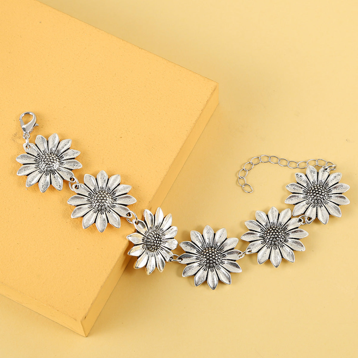Vintage Daisy Bracelet