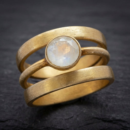 Vintage Gold & Inlaid Moonstone Ring