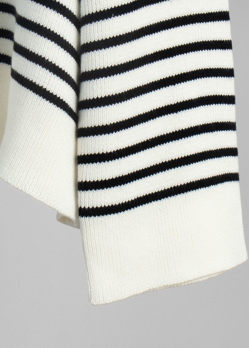 Classic Vintage Sweater with a Flattering Fit
