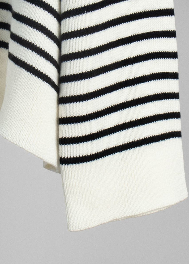 Classic Vintage Sweater with a Flattering Fit