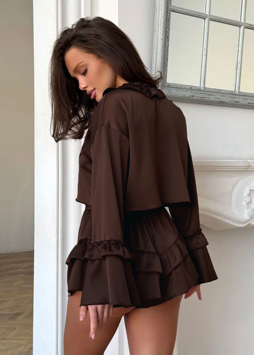 Well Tailored Top with a Graceful Silhouette