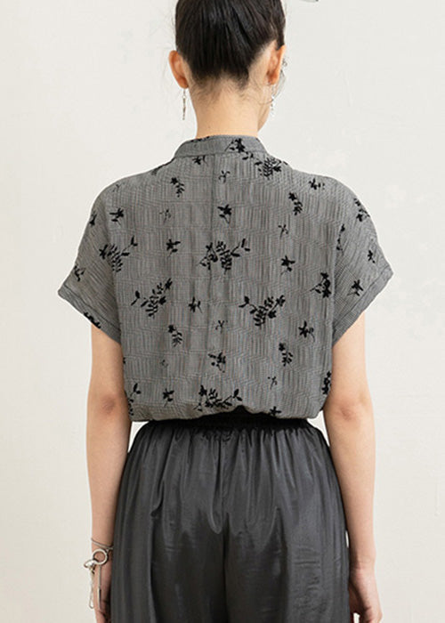 Classic Vintage Shirt with a Flattering Fit
