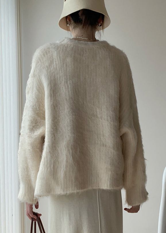 Well Tailored Sweater with a Graceful Silhouette