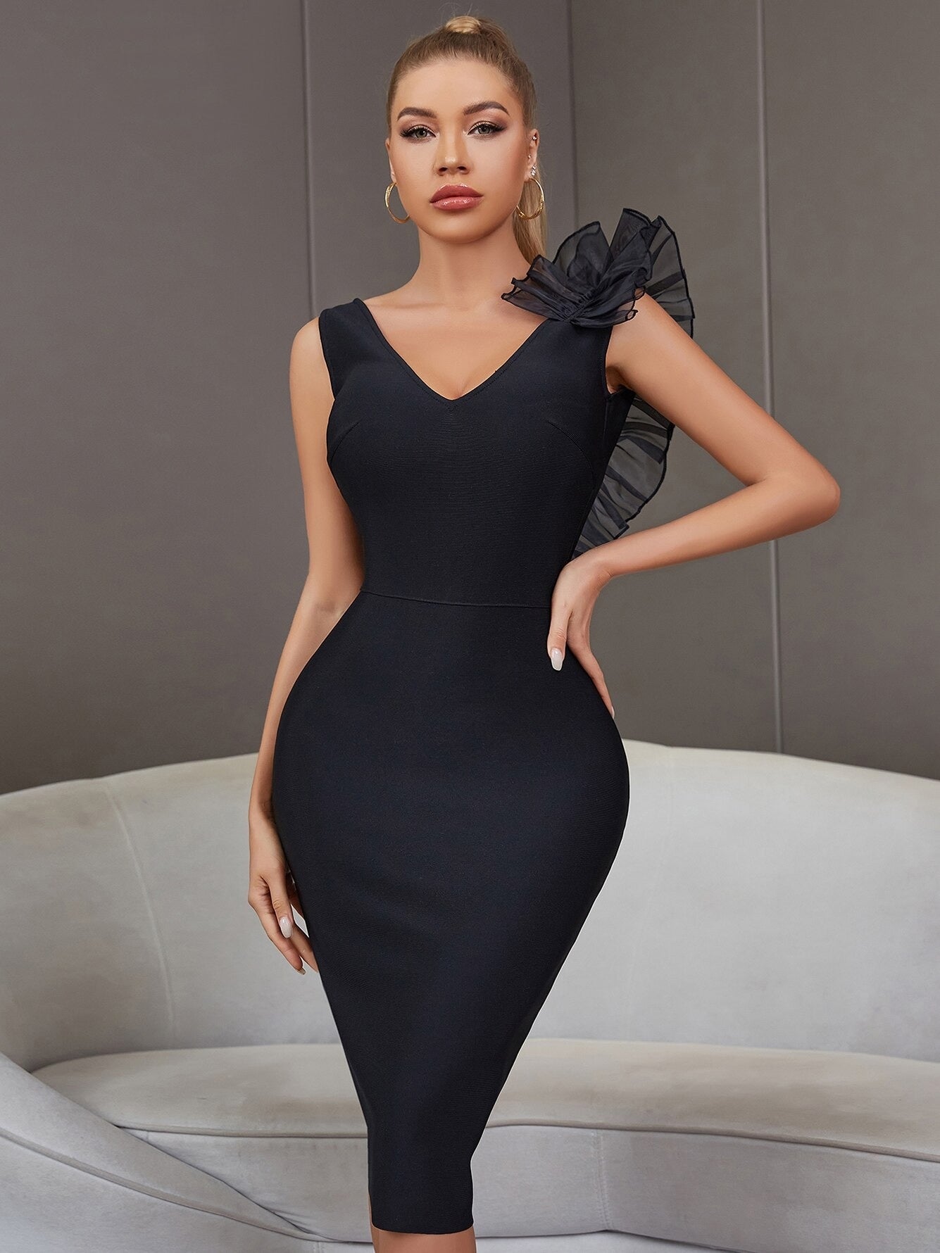 Effortlessly Elegant Dress with a Timeless Design