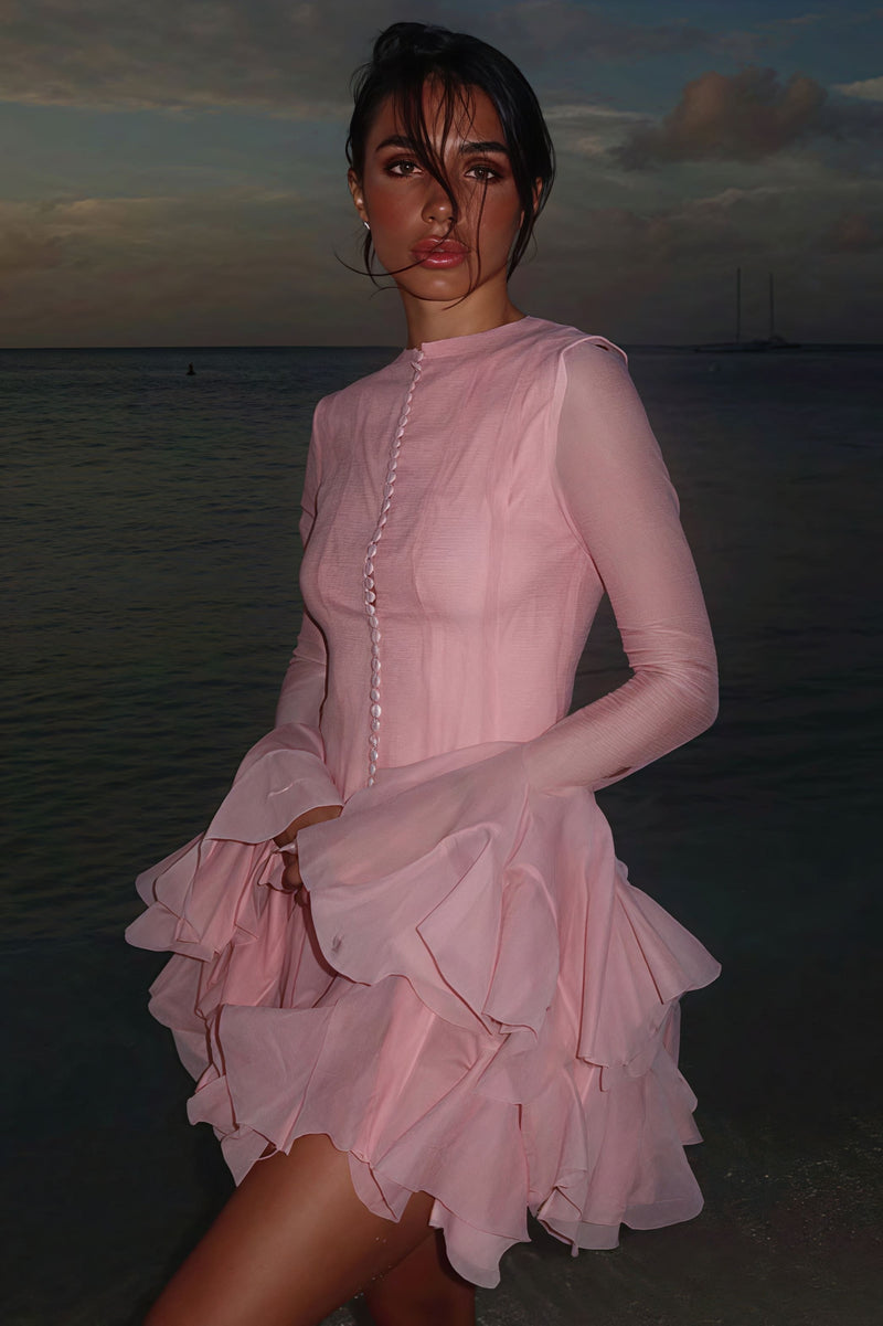 Well Tailored Dress with a Graceful Silhouette