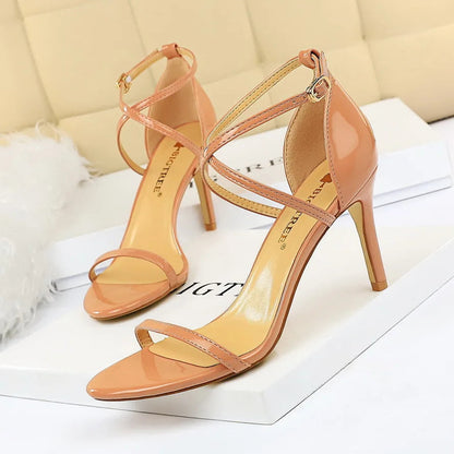 Effortlessly Elegant Heels with a Timeless Design
