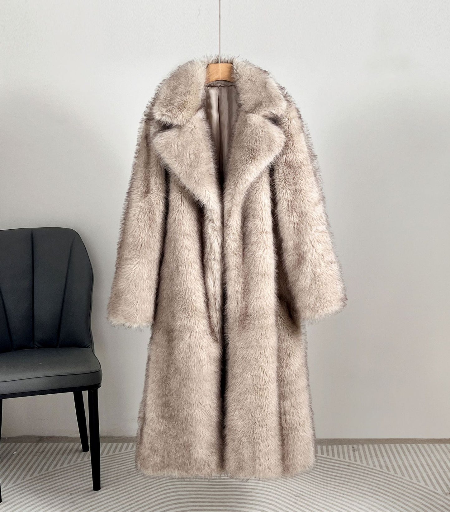 Beautifully Finished Coat in a Timeless Design