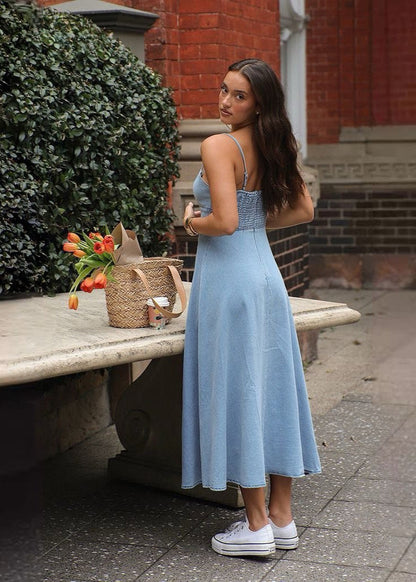 Beautifully Finished Dress in a Timeless Design