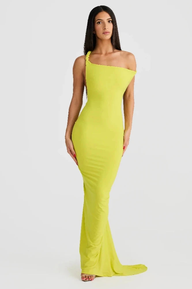 Effortlessly Elegant Garment with a Timeless Design