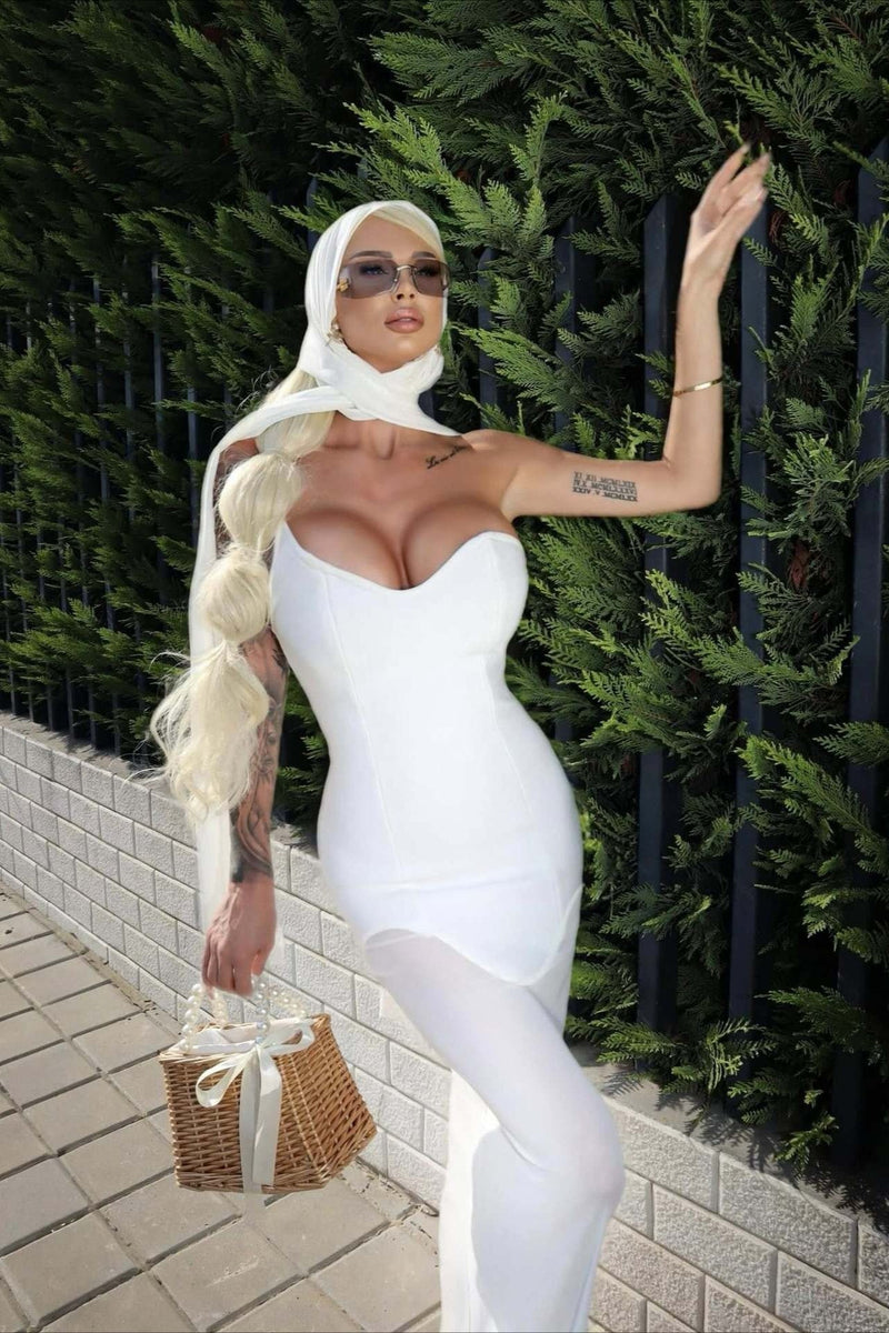 Beautifully Crafted Dress in a Classic Style